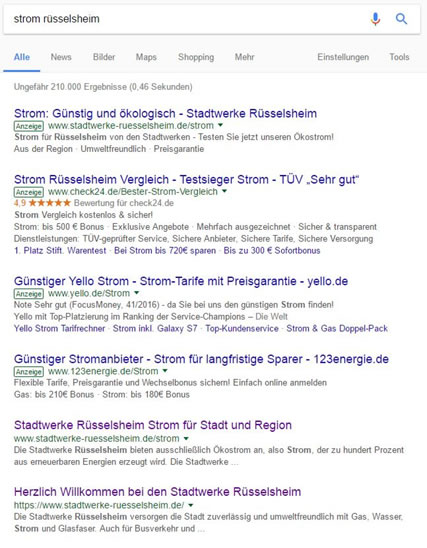 Die Werbe-Anzeigen in den Such-Ergebnissen von Google erkennt man am grün umrandeten „Anzeige“ in der zweiten Zeile